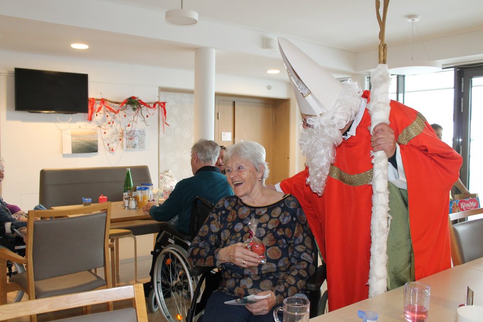 Nikolaus mit Bewohner