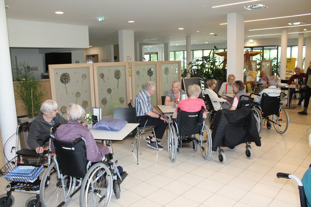 Eis essen in der Aula 2025