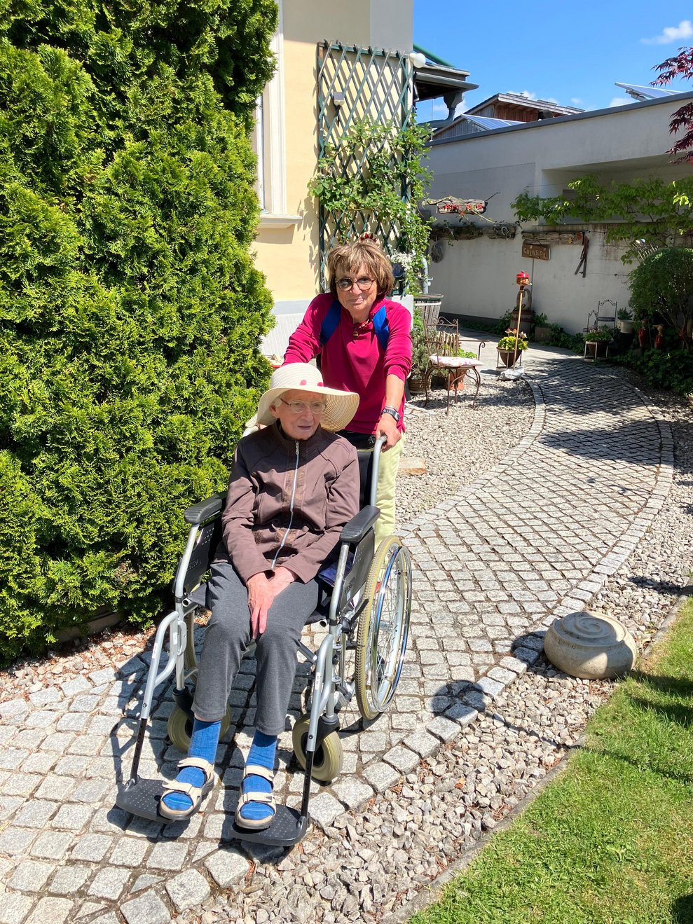 Keramik im Garten Ausflug 2025