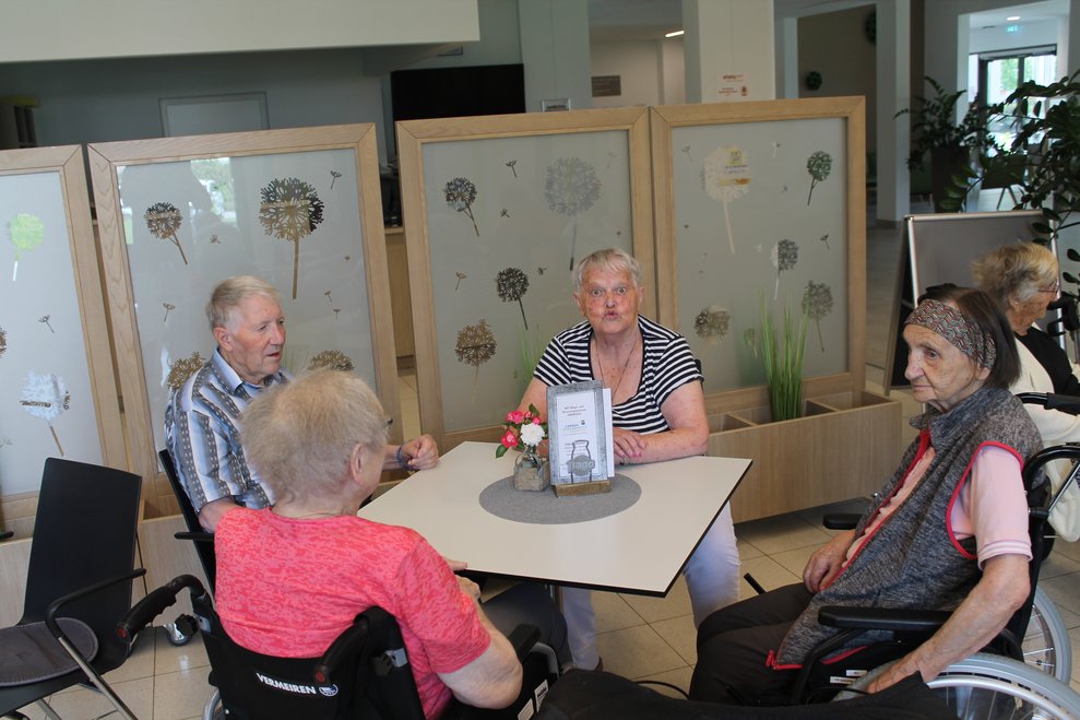 Eis essen in der Aula 2025