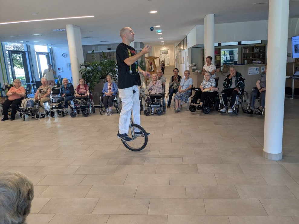Zirkus Show & Tanzpaare 2025