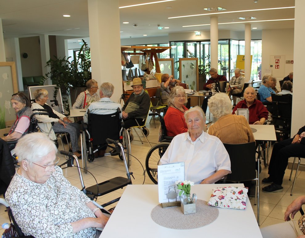 Eis essen in der Aula 2025