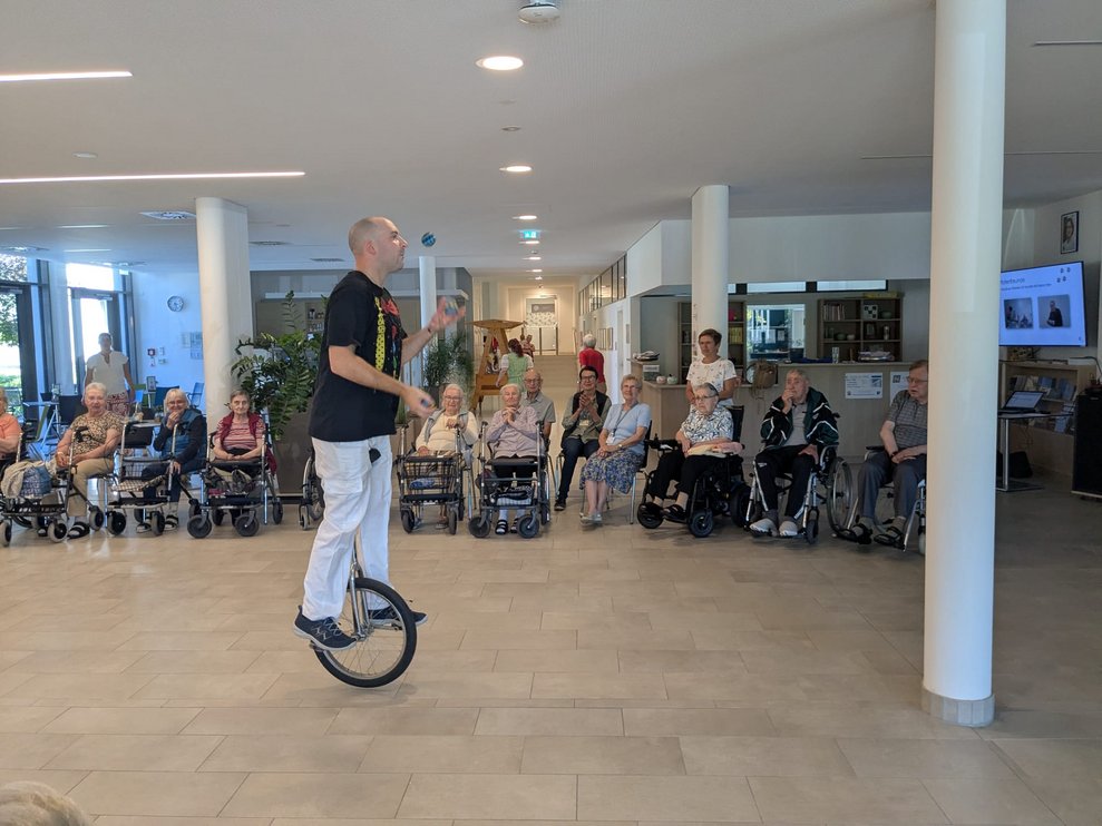 Zirkus Show & Tanzpaare 2025