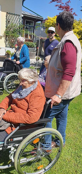 Keramik im Garten Ausflug 2025