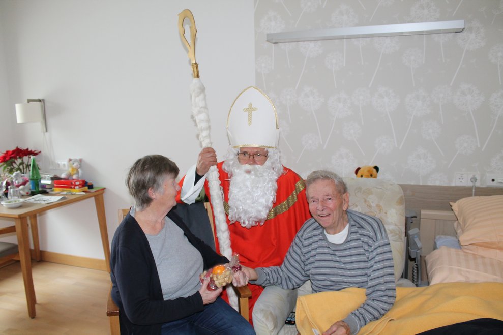 Nikolaus mit Bewohner