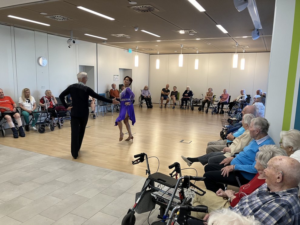 Zirkus Show & Tanzpaare 2025