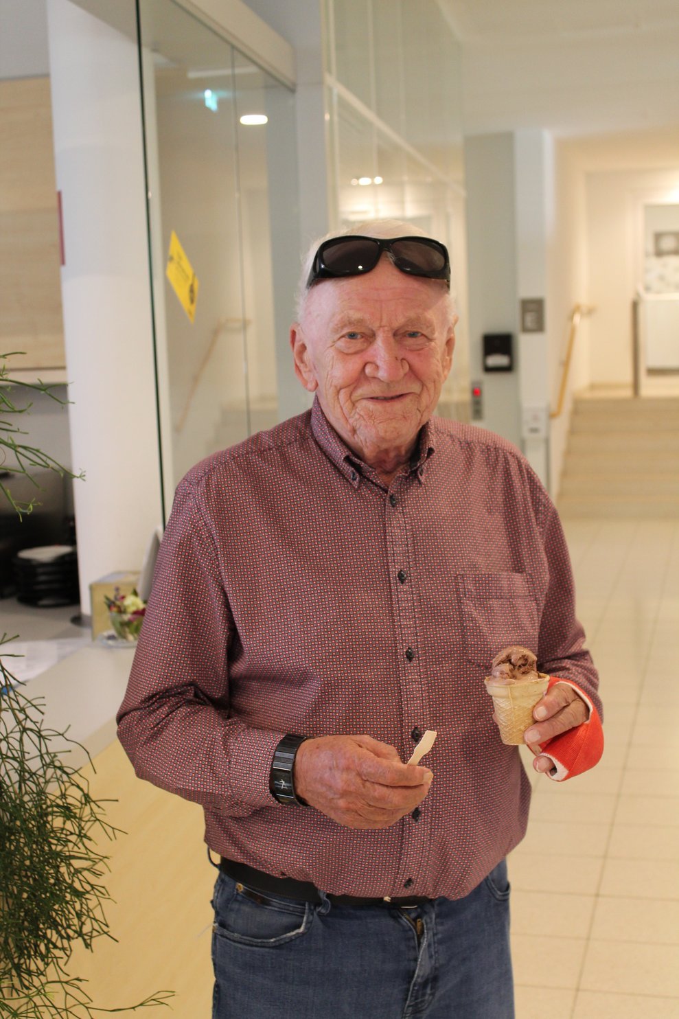 Eis essen im Cafeteria Garten 2025